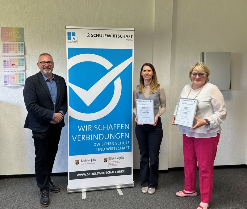 Ein Bild des Flugsimulators, der im Rahmen des Netzwerkens am MINT-Dialog Worms in der Hochschule ausprobiert werden konnte.